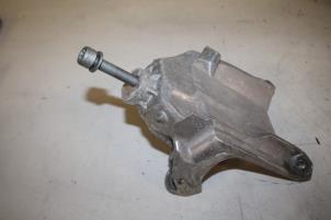 Gebruikte Motorsteun Audi A4 Avant (B9) 2.0 40 TFSI Mild Hybrid 16V Prijs € 25,00 Margeregeling aangeboden door Donkers VAG Parts