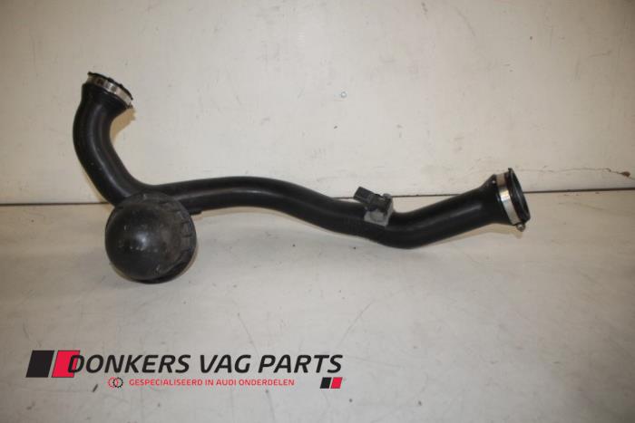 Gebruikte Intercooler Buis Audi A4 Avant (B9) 2.0 40 TFSI Mild Hybrid 16V Prijs € 125,00 Margeregeling aangeboden door Donkers VAG Parts