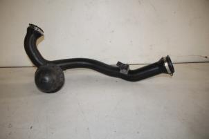 Gebruikte Intercooler Buis Audi A4 Avant (B9) 2.0 40 TFSI Mild Hybrid 16V Prijs € 125,00 Margeregeling aangeboden door Donkers VAG Parts