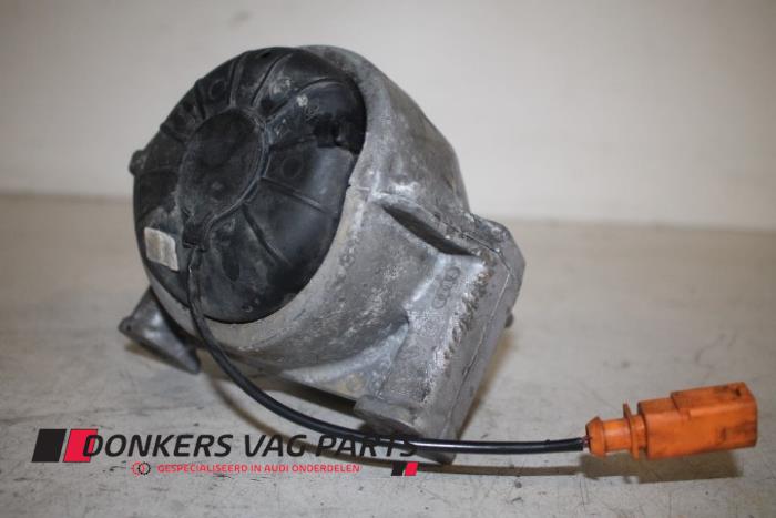 Gebruikte Motorsteun Audi A4 Avant (B8) 2.0 TFSI 16V Prijs € 40,00 Margeregeling aangeboden door Donkers VAG Parts