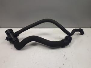 Gebruikte Koelwaterslang Audi A4 Cabrio (B7) 2.0 TDI Prijs € 15,00 Margeregeling aangeboden door Donkers VAG Parts