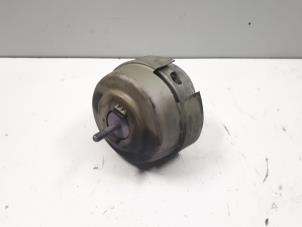 Gebruikte Motorrubber Audi A4 Cabrio (B7) 2.0 TDI Prijs € 35,00 Margeregeling aangeboden door Donkers VAG Parts