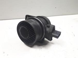 Gebruikte Luchtmassameter Audi A4 Cabrio (B7) 2.0 TDI Prijs € 75,00 Margeregeling aangeboden door Donkers VAG Parts