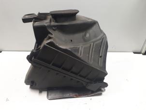 Gebruikte Luchtfilterhuis Audi A4 Cabrio (B7) 2.0 TDI Prijs € 40,00 Margeregeling aangeboden door Donkers VAG Parts