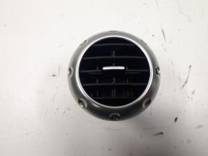 Gebruikte Luchtrooster Dashboard Audi TT (8N3) 1.8 20V Turbo Quattro Prijs € 15,00 Margeregeling aangeboden door Donkers VAG Parts
