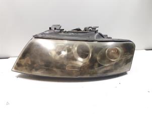 Gebruikte Koplamp links Audi A4 Cabriolet (B6) 1.8 T 20V Prijs € 30,00 Margeregeling aangeboden door Donkers VAG Parts
