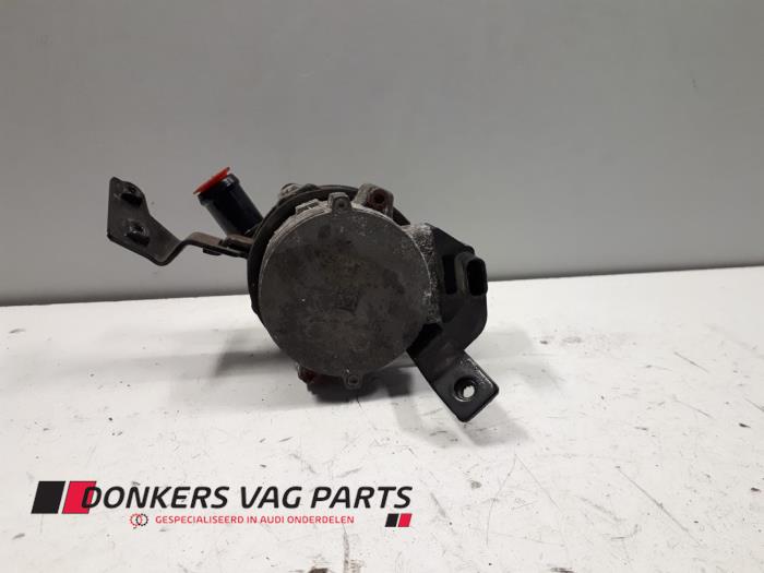 Waterpomp van een Audi A8 (D4) 4.0 V8 32V TFSI Quattro 2013