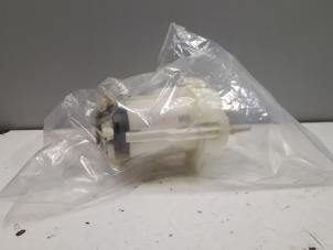 Gebruikte Benzinepomp Audi A8 (D4) 4.0 V8 32V TFSI Quattro Prijs € 150,00 Margeregeling aangeboden door Donkers VAG Parts