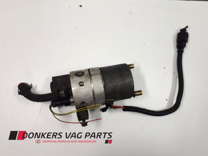 Gebruikte Vacuumpomp Rembekrachtiging Audi A8 (D2) Prijs € 50,00 Margeregeling aangeboden door Donkers VAG Parts