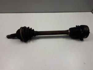 Gebruikte Homokineetas links-voor Volkswagen Polo III (6N2) 1.4 16V 75 Prijs € 75,00 Margeregeling aangeboden door Donkers VAG Parts