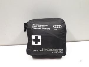Gebruikte EHBO kit Audi SQ8 (4MN) 4.0 V8 32V TDI Mild Hybrid Quattro Prijs € 20,00 Margeregeling aangeboden door Autoparts Veghel