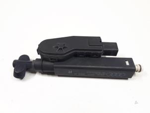 Gebruikte Koplamp Sproeier Audi A8 (D3) Prijs € 35,00 Margeregeling aangeboden door Donkers VAG Parts