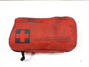 Gebruikte EHBO kit Audi Diversen Prijs € 20,00 Margeregeling aangeboden door Donkers VAG Parts