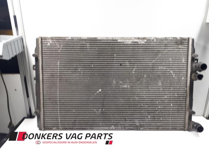 Gebruikte Radiateur Volkswagen Bora 4Motion (1J2) Prijs € 75,00 Margeregeling aangeboden door Donkers VAG Parts