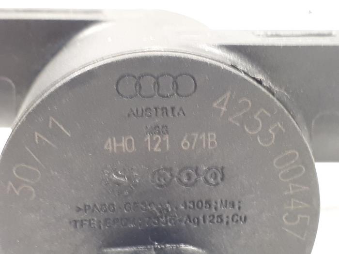 Magneetkoppeling waterpomp van een Audi A8 (D4)