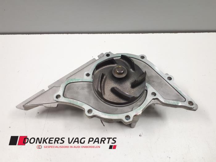 Gebruikte Waterpomp Audi A8 (D3) 4.2 V8 40V Quattro Prijs € 125,00 Margeregeling aangeboden door Donkers VAG Parts