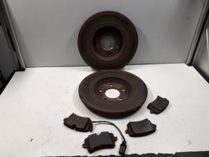 Gebruikte Remschijf + blok achter Audi A6 (C7) 2.0 TDI 16V Prijs € 60,00 Margeregeling aangeboden door Autoparts Veghel