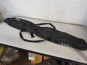 Gebruikte Bekleding bagageruimte Audi A6 Avant (C6) Prijs € 50,00 Margeregeling aangeboden door Donkers VAG Parts