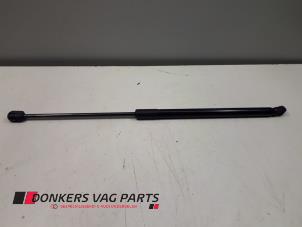 Gebruikte Gasdemper links-achter Audi A3 Sportback (8PA) Prijs € 10,00 Margeregeling aangeboden door Donkers VAG Parts