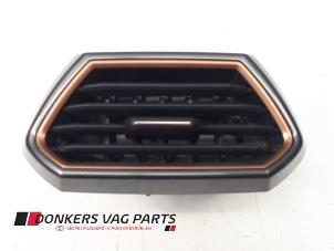 Gebruikte Luchtrooster Dashboard Cupra Formentor 1.5 TSI 16V Prijs € 30,00 Margeregeling aangeboden door Donkers VAG Parts
