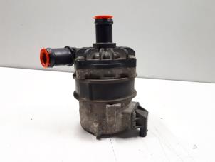 Gebruikte Waterpomp Audi S8 (D4) 4.0 V8 TFSI 32V Prijs € 100,00 Margeregeling aangeboden door Donkers VAG Parts