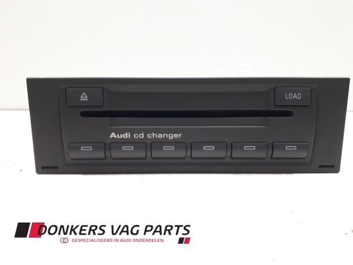 Gebruikte CD Speler Audi A4 Cabrio (B7) 3.0 TDI V6 24V Quattro Prijs € 25,00 Margeregeling aangeboden door Donkers VAG Parts
