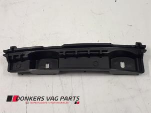 Gebruikte Bumpersteun rechts-achter Audi A8 (D4) Prijs € 7,39 Inclusief btw aangeboden door Donkers VAG Parts