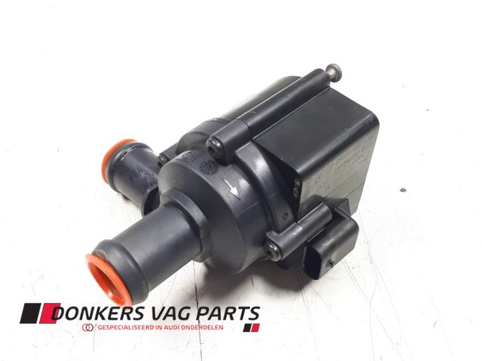 Gebruikte Waterpomp Audi RS 4 Avant (B9) 2.9 V6 TFSI 24V Prijs € 24,20 Margeregeling aangeboden door Donkers VAG Parts