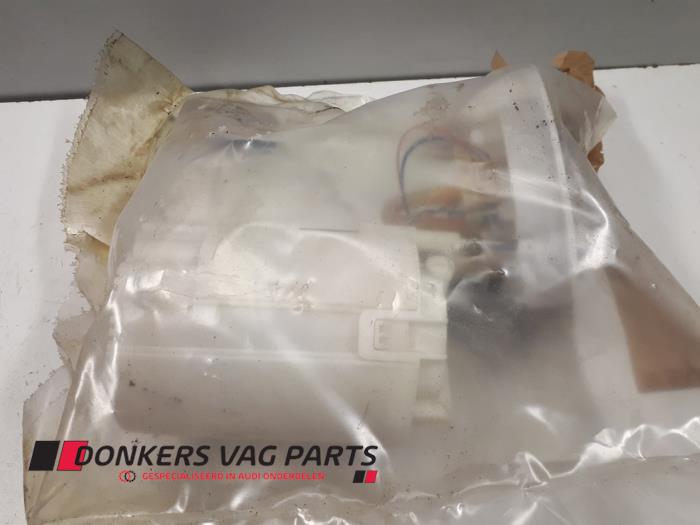 Gebruikte Tank element Pomp Audi A5 Cabrio (8F7) 3.0 TDI V6 24V Quattro Prijs € 75,00 Margeregeling aangeboden door Donkers VAG Parts
