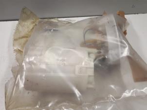 Gebruikte Tank element Pomp Audi A5 Cabrio (8F7) 3.0 TDI V6 24V Quattro Prijs € 75,00 Margeregeling aangeboden door Donkers VAG Parts