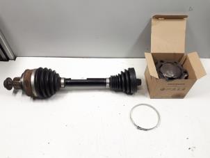 Gebruikte Cardanas rechts-voor (VWA) Audi A5 Cabrio (F57/F5E) 2.0 35 TFSI Mild Hybrid 16V Prijs € 35,00 Margeregeling aangeboden door Donkers VAG Parts