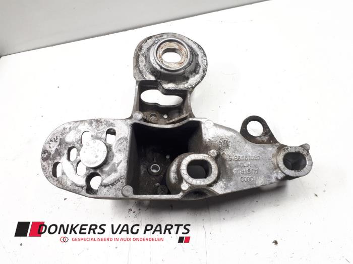 Gebruikte Motorrubber Audi A4 Avant (B5) 2.4 30V Prijs € 15,00 Margeregeling aangeboden door Donkers VAG Parts