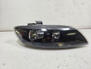Gebruikte Koplamp rechts Audi Q7 (4LB) 3.0 TDI V6 24V Prijs € 50,00 Margeregeling aangeboden door Donkers VAG Parts