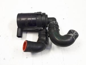 Gebruikte Extra waterpomp Audi Q7 (4LB) 3.0 TDI V6 24V Prijs € 25,00 Margeregeling aangeboden door Donkers VAG Parts