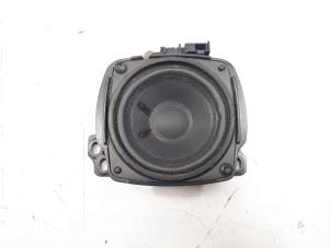 Gebruikte Luidspreker Audi A8 (D3) 3.0 TDI V6 24V Quattro Prijs € 20,00 Margeregeling aangeboden door Donkers VAG Parts