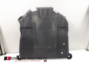 Gebruikte Beschermplaat bodem Audi A5 Sportback (F5A/F5F) Prijs € 15,00 Margeregeling aangeboden door Donkers VAG Parts