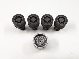 Gebruikte Wielbouten set Audi Diversen Prijs € 25,00 Margeregeling aangeboden door Donkers VAG Parts