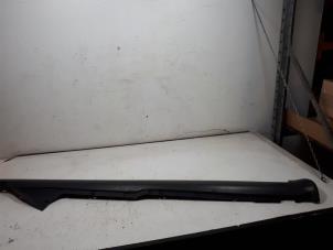Gebruikte Sideskirt rechts Audi A6 Avant (C5) Prijs € 20,00 Margeregeling aangeboden door Donkers VAG Parts