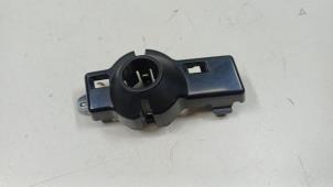 Gebruikte Pdc houder Audi A5 Cabrio (F57/F5E) Prijs € 7,50 Margeregeling aangeboden door Donkers VAG Parts