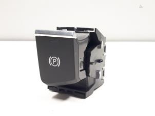 Gebruikte Handrem schakelaar Audi S5 (F53/F5P) 3.0 TFSI V6 24V Prijs € 15,13 Inclusief btw aangeboden door Donkers VAG Parts