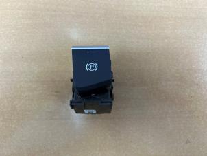 Gebruikte Handrem schakelaar Audi SQ7 (4MB/4MG) 4.0 TDI V8 32V Prijs € 15,00 Inclusief btw aangeboden door Donkers VAG Parts