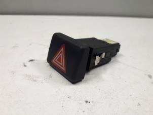 Gebruikte Alarmlicht Schakelaar Audi A4 (B7) 2.0 TDI 16V Prijs € 10,00 Margeregeling aangeboden door Donkers VAG Parts