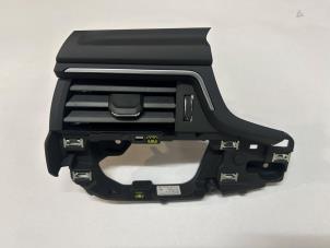 Gebruikte Luchtrooster Dashboard Audi S5 (F53/F5P) 3.0 TFSI V6 24V Prijs € 12,10 Inclusief btw aangeboden door Donkers VAG Parts