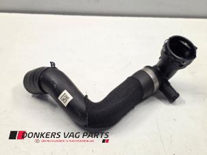 Gebruikte Koelwaterslang Audi S5 (F53/F5P) 3.0 TFSI V6 24V Prijs € 35,01 Inclusief btw aangeboden door Donkers VAG Parts