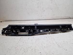 Gebruikte Luchtrooster Dashboard Audi S5 (F53/F5P) 3.0 TFSI V6 24V Prijs € 36,30 Inclusief btw aangeboden door Donkers VAG Parts