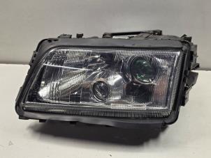 Gebruikte Linker Koplamp Audi S8 (D2) Prijs € 40,00 Margeregeling aangeboden door Donkers VAG Parts