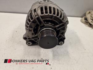 Dynamo van een Audi A4 Avant (B8) 2.0 TDI 16V 2011