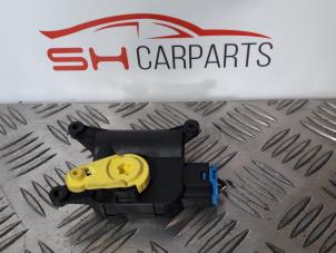 Gebruikte Kachelklep Motor Volkswagen Golf Plus (5M1/1KP) 1.6 FSI 16V Prijs € 14,00 Margeregeling aangeboden door SH Carparts