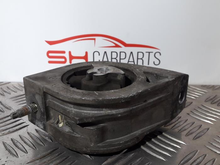 Gebruikte Versnellingsbak Steun Mercedes A (W168) 1.4 A-140 Prijs € 20,00 Margeregeling aangeboden door SH Carparts