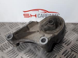 Gebruikte Versnellingsbak Steun Opel Astra H SW (L35) 1.7 CDTi 16V Prijs € 16,00 Margeregeling aangeboden door SH Carparts